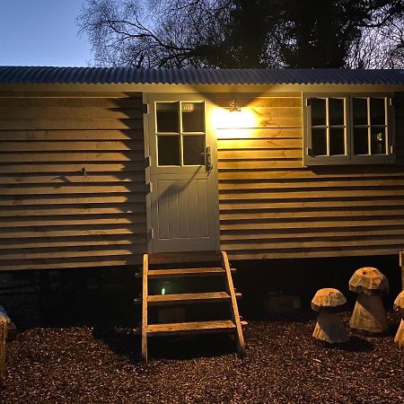 Chez Maurice Luxury Shepherds Hut With Bath And Hot Tub Kelling Luaran gambar