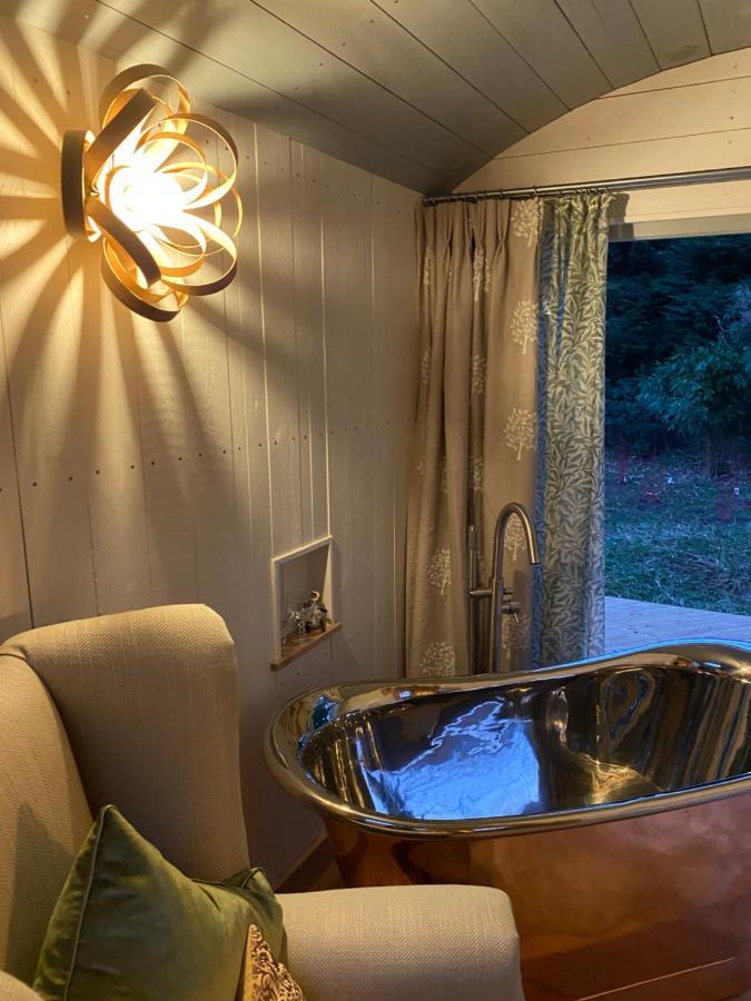 Chez Maurice Luxury Shepherds Hut With Bath And Hot Tub Kelling Luaran gambar