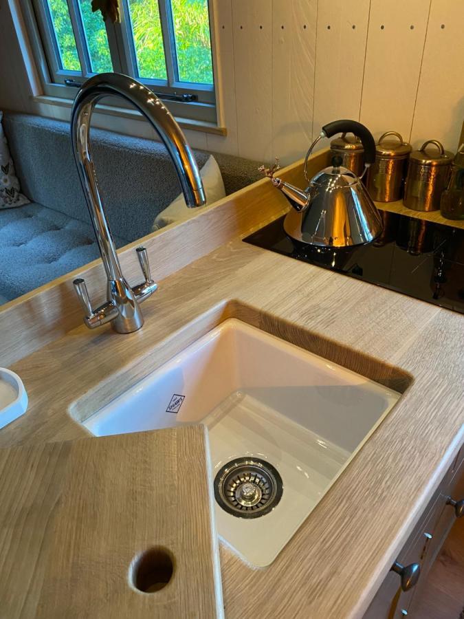 Chez Maurice Luxury Shepherds Hut With Bath And Hot Tub Kelling Luaran gambar